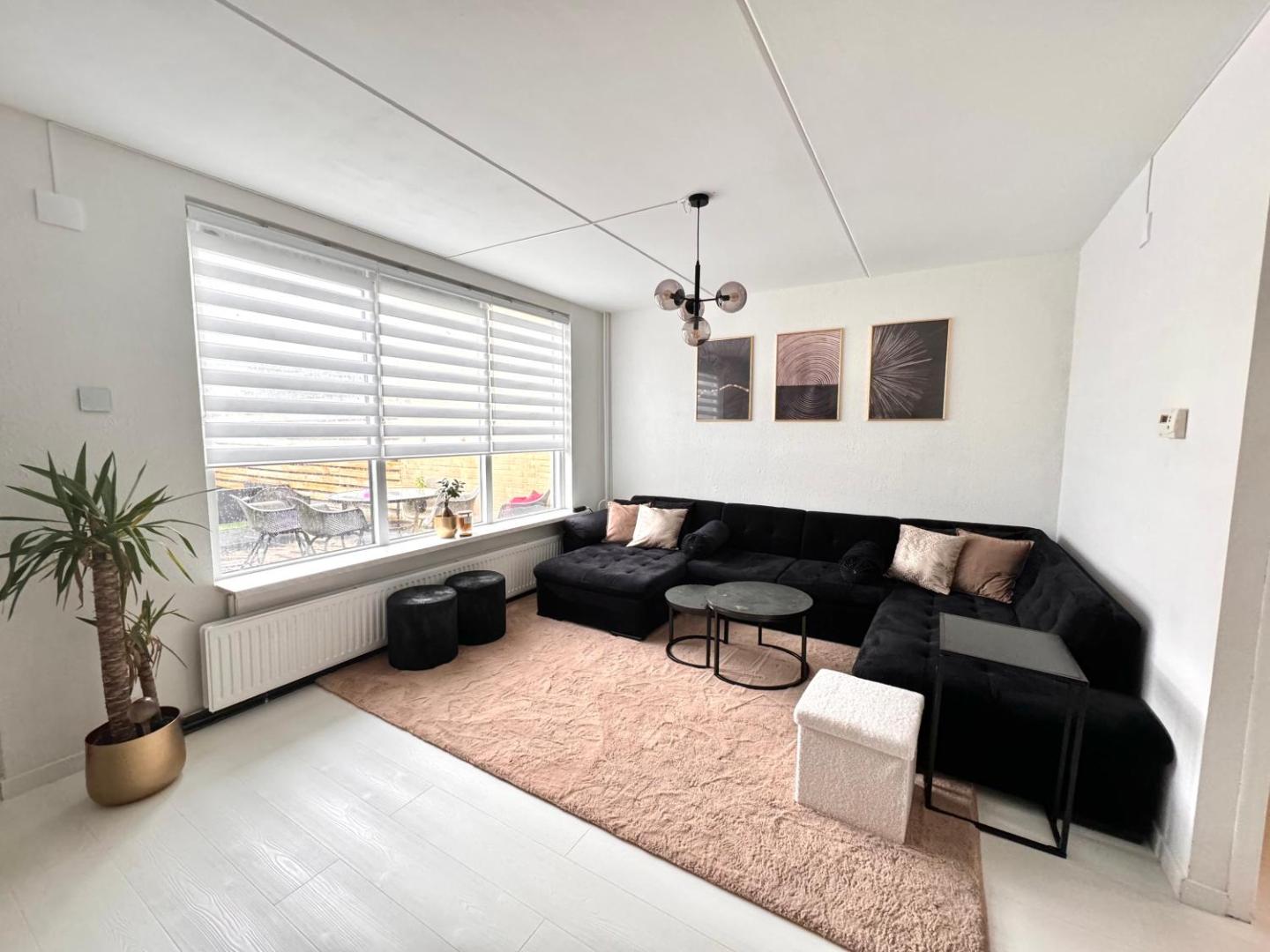 Foto 2: Home with free parking near Amsterdam 45 min away!