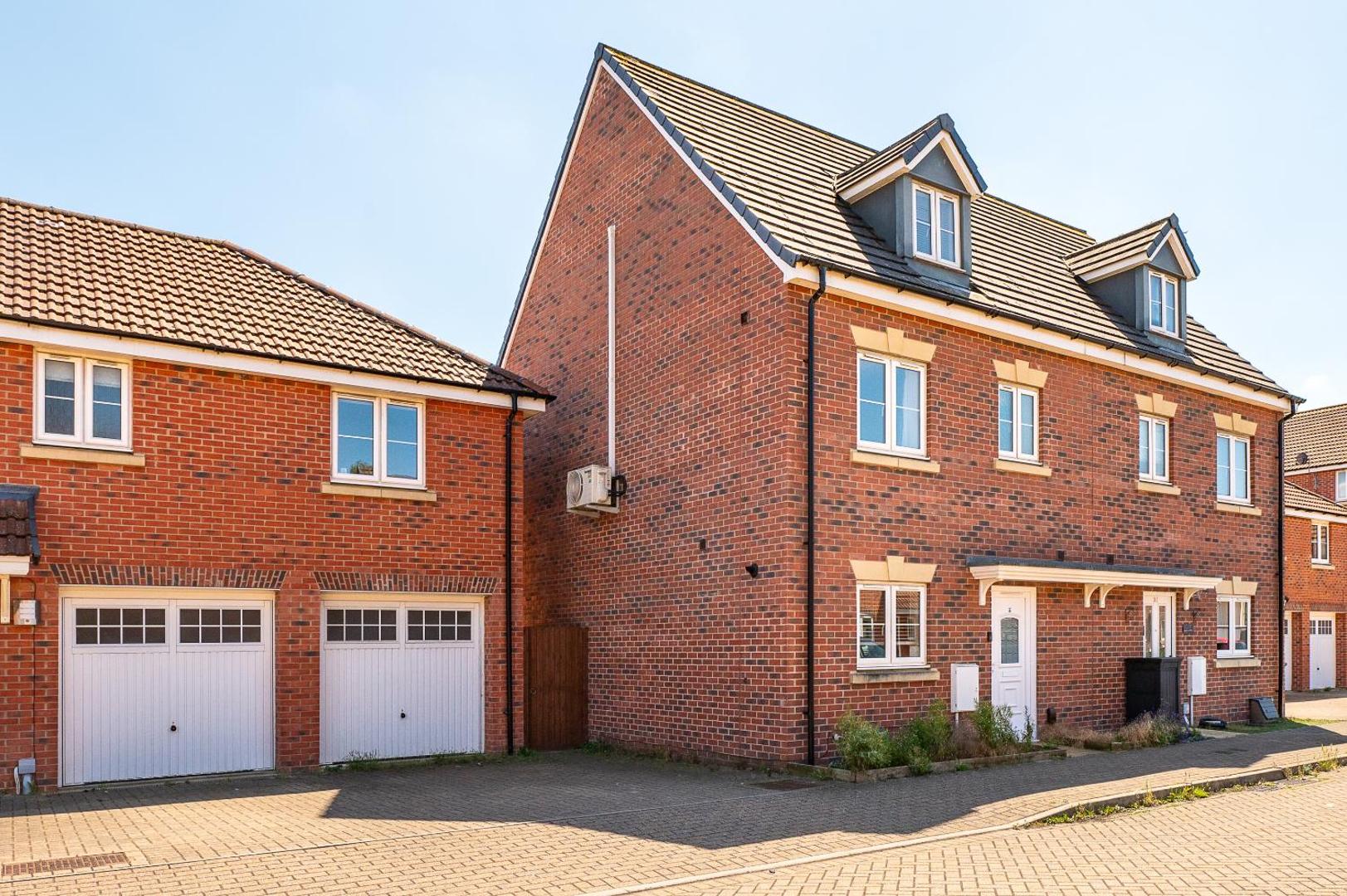 Foto 2: Spacious 4 bedroom, perfect for contractors, families, private parking