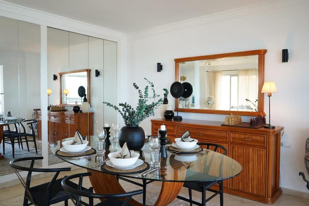Foto 3: Spacious 2 Bed with Panoramic Views with Parking