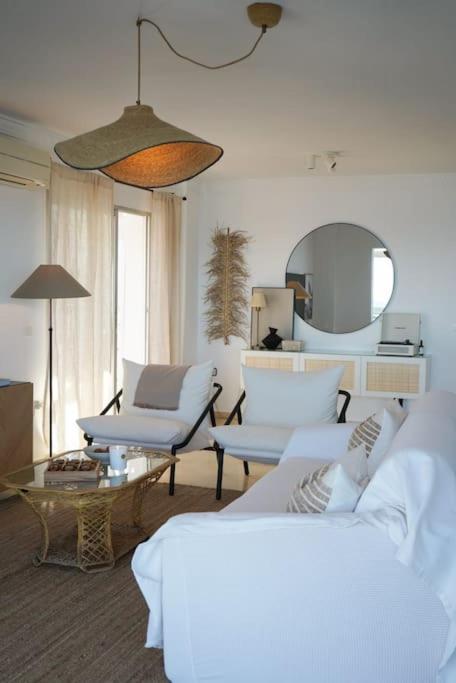 Foto 8: Spacious 2 Bed with Panoramic Views with Parking