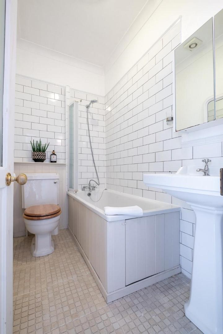 Фотография 9: Host & Stay - Guildford Apartment
