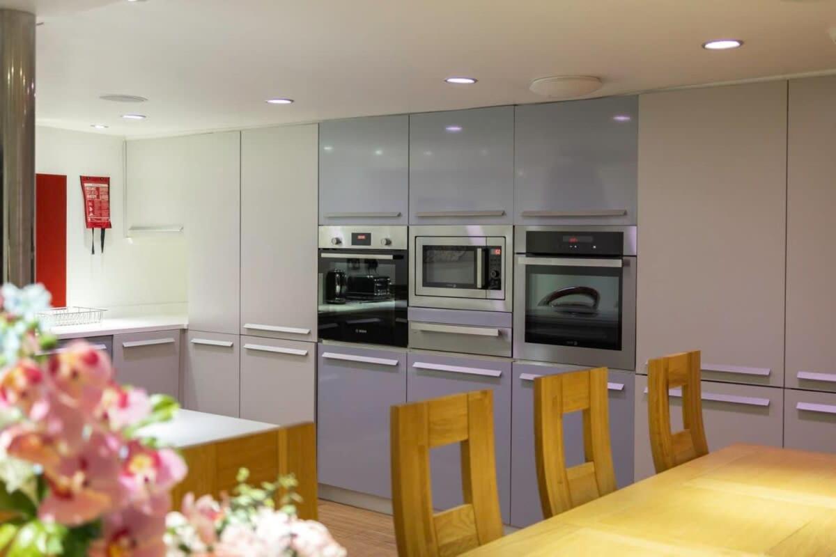 Foto 10: Host & Stay - Sillwood Seafront