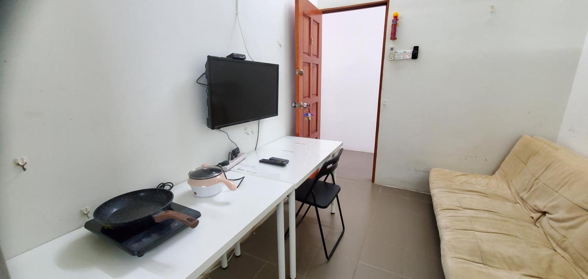 Kuva 4: Mini Studio 6 with MRT LRT