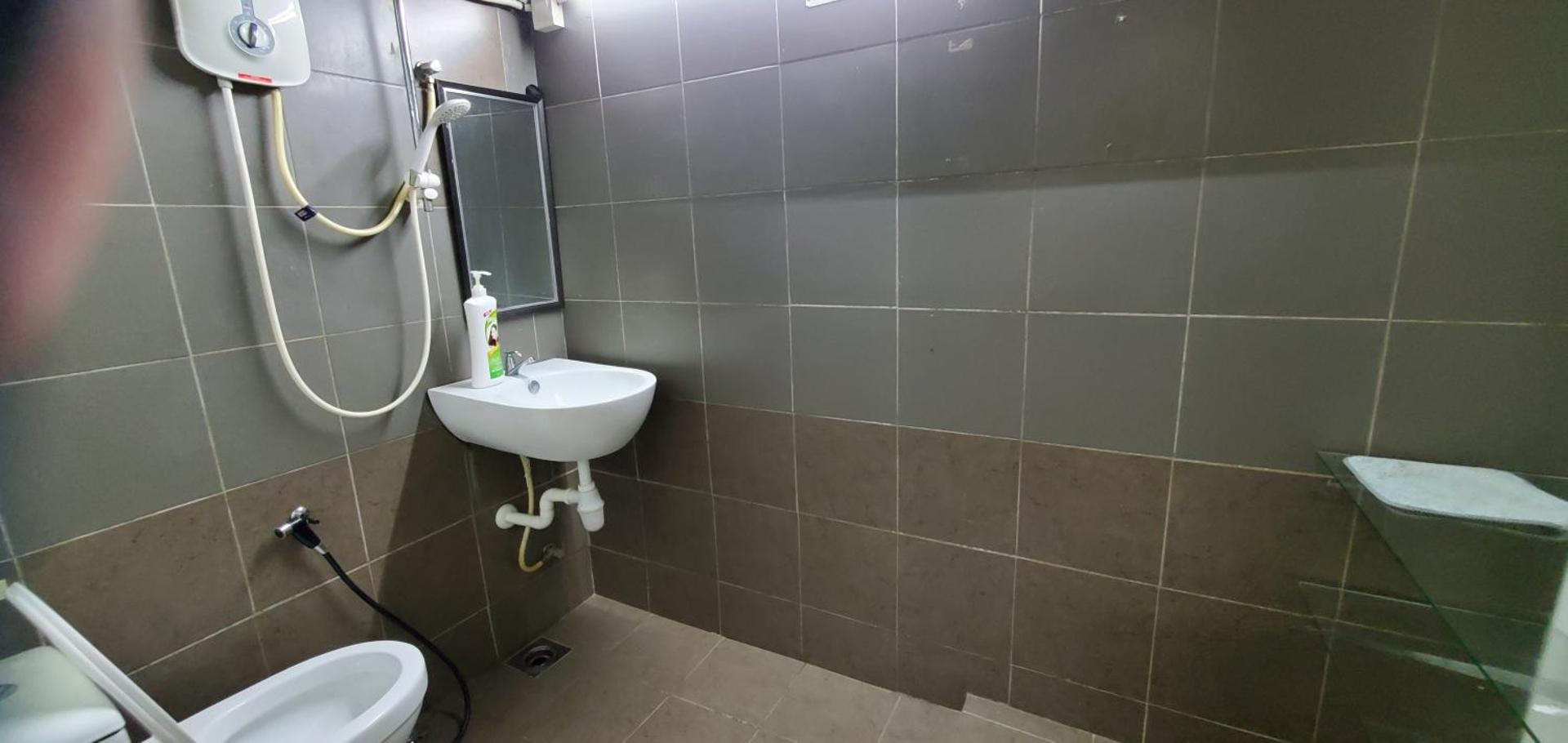 Kuva 7: Mini Studio 6 with MRT LRT