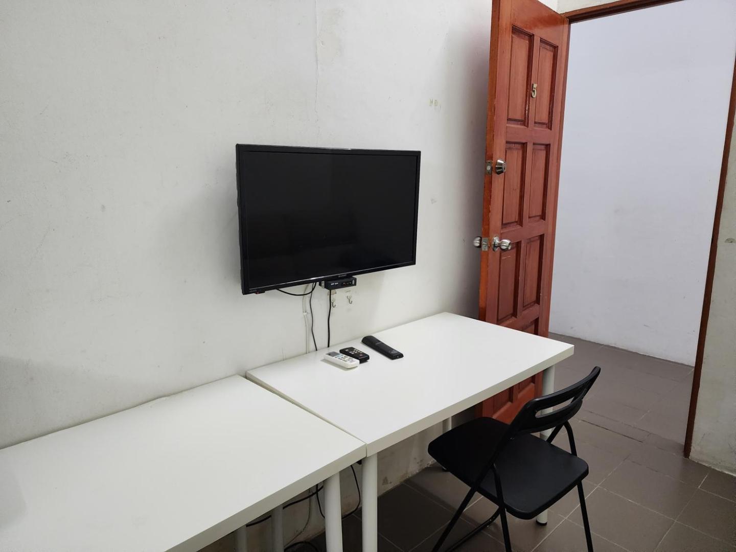 Kuva 5: Mini Studio 6 with MRT LRT