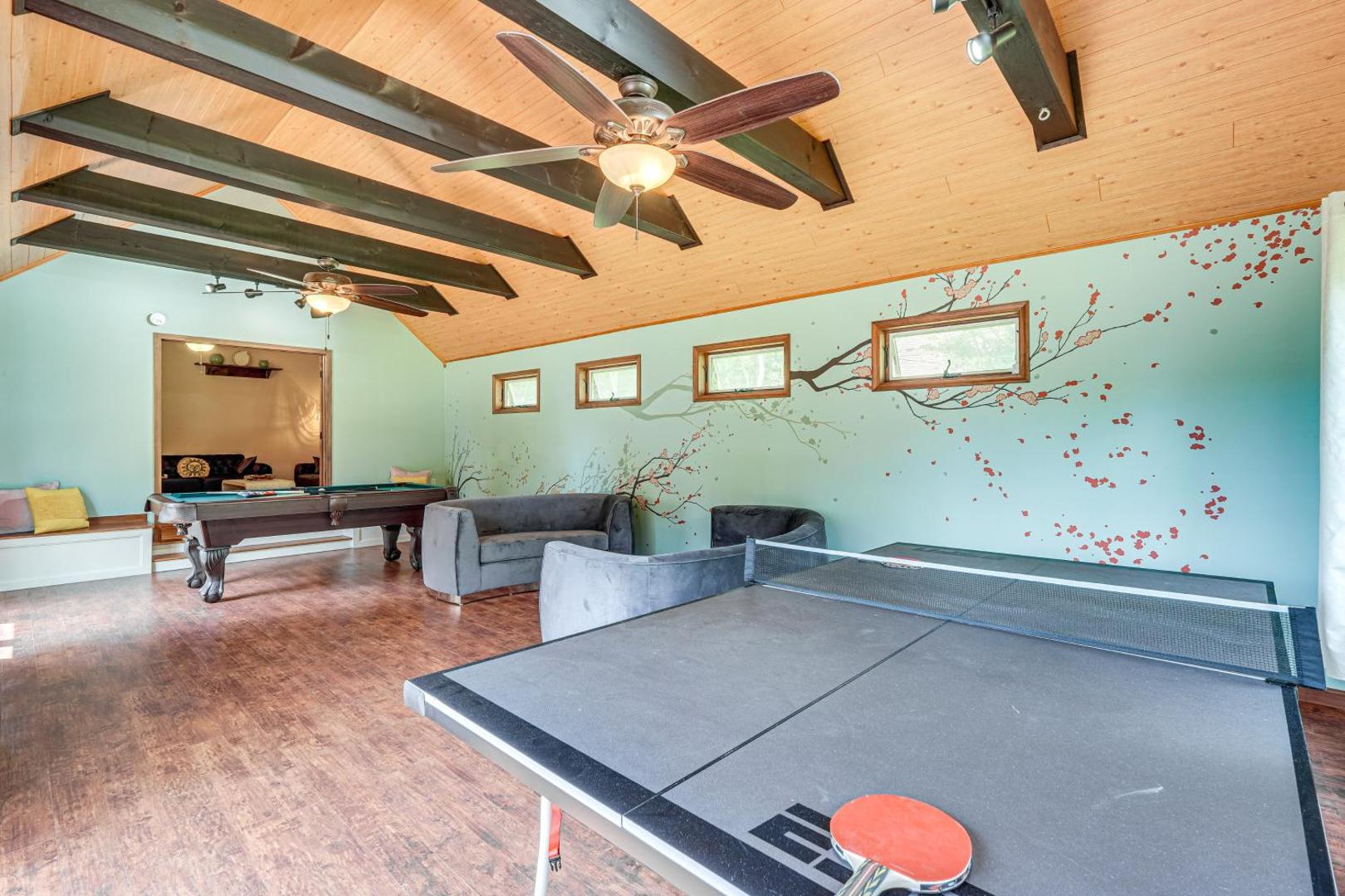 Pool, Yard and Game Room Family Home in Kunkletown photo 5