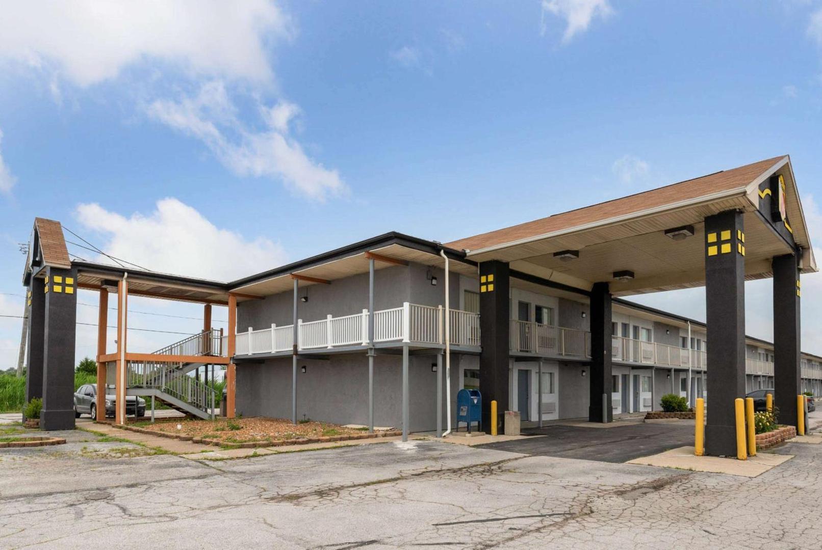 Fotografia 9: Super 8 by Wyndham Millbury/Toledo