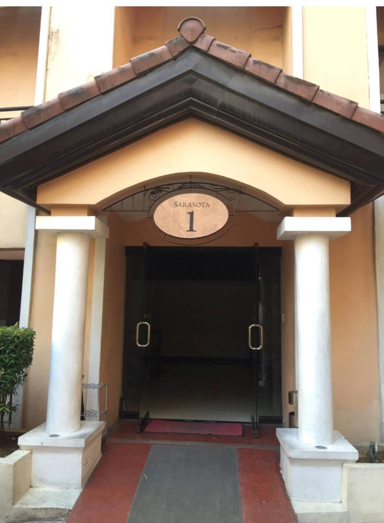 Foto 10: Spacious Rustic Condo in Resorts World across NAIA 3