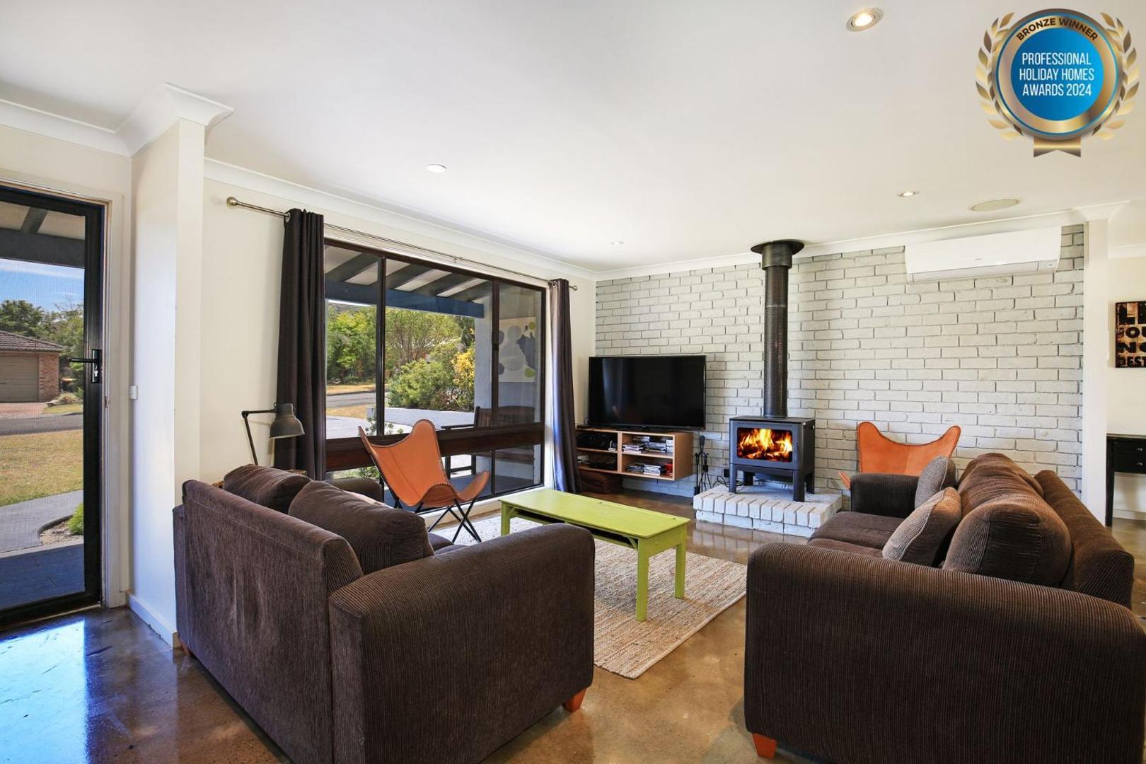 Billede 2: Aloha - Short Drive to Berry & The Beach - Fireplace and Firepit