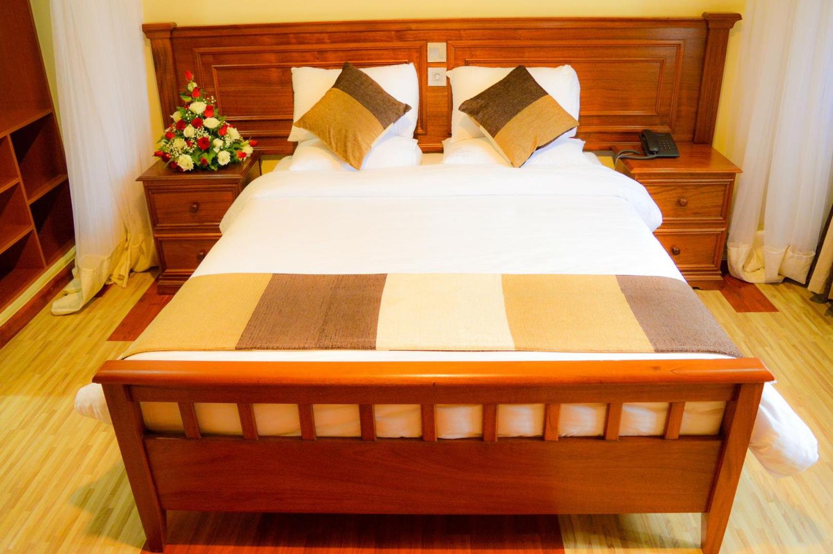 Foto 6: Red Ruby Hotel