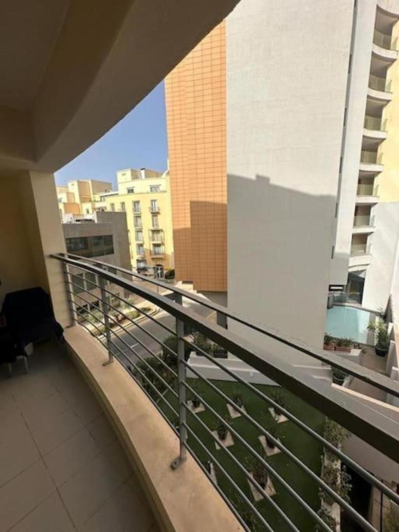 Flat in the heart of St Julians photo 2