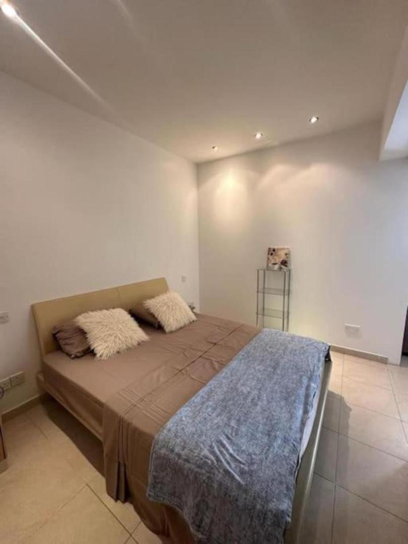 Flat in the heart of St Julians photo 4