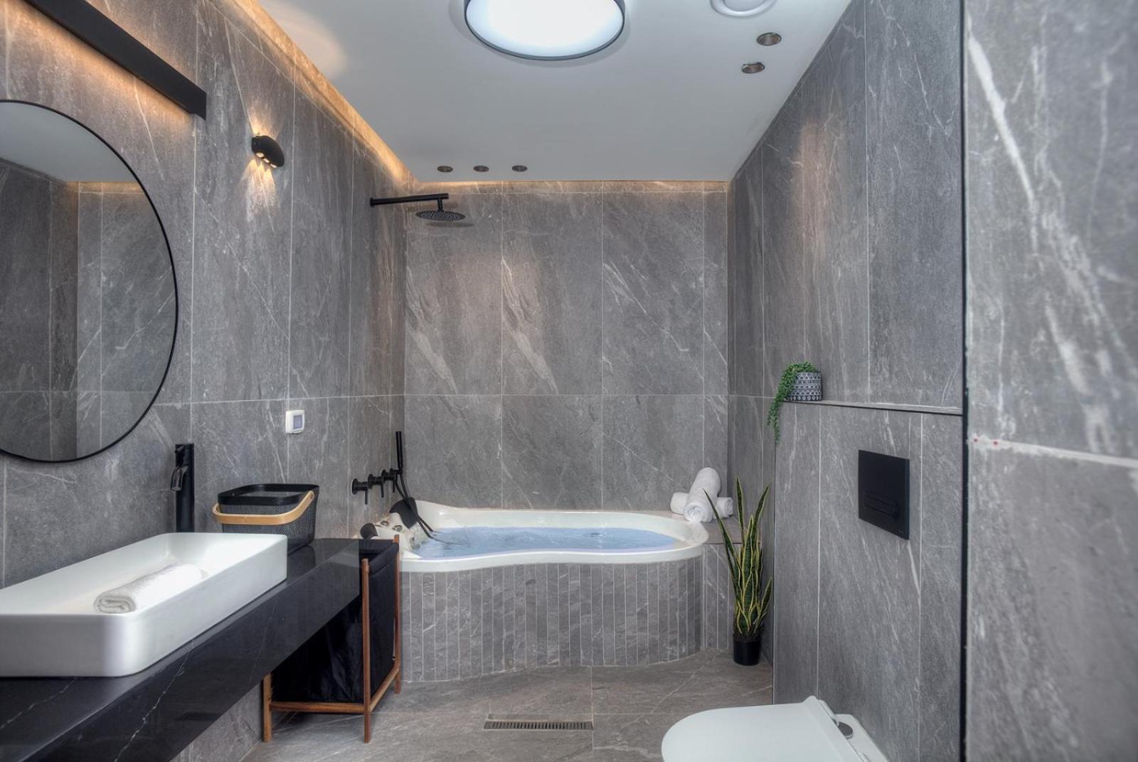 Zdjęcie 2: פאר - סוויטת יוקרה משפחתית בעתיקה Pe'er - Luxury Family Suite in the Old City