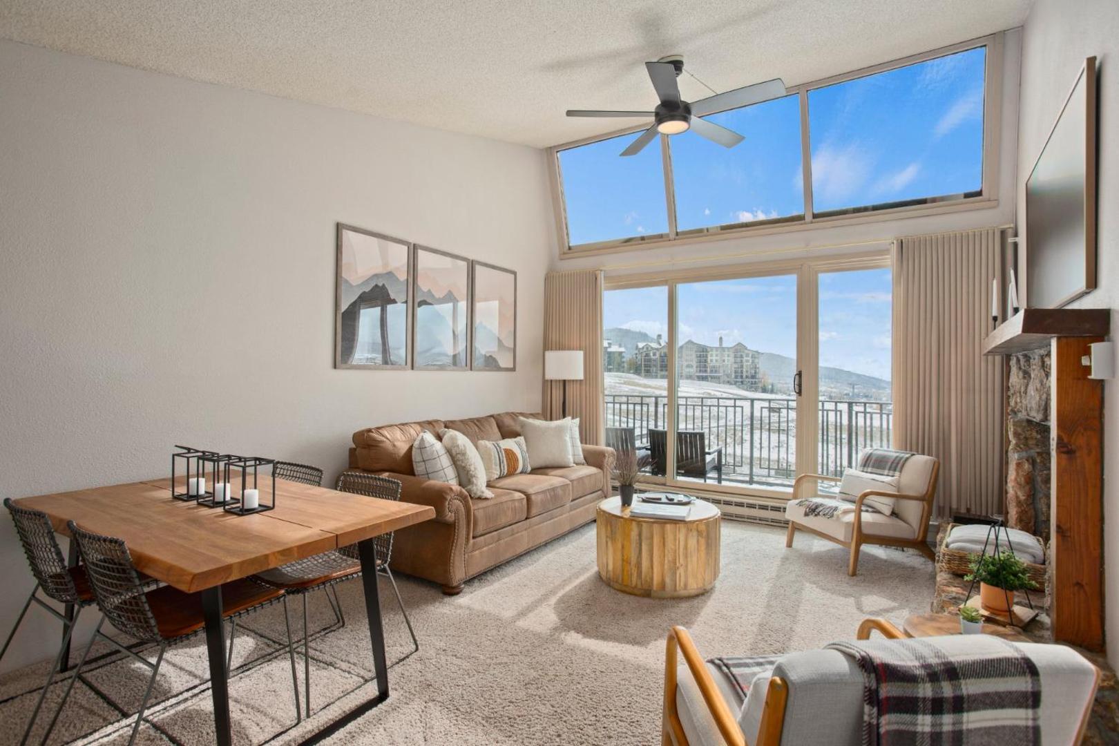 Foto 2: Pool, Hot Tub, Sauna, Ski In-Out, Amazing Ski Area Views, Top Floor Condo,