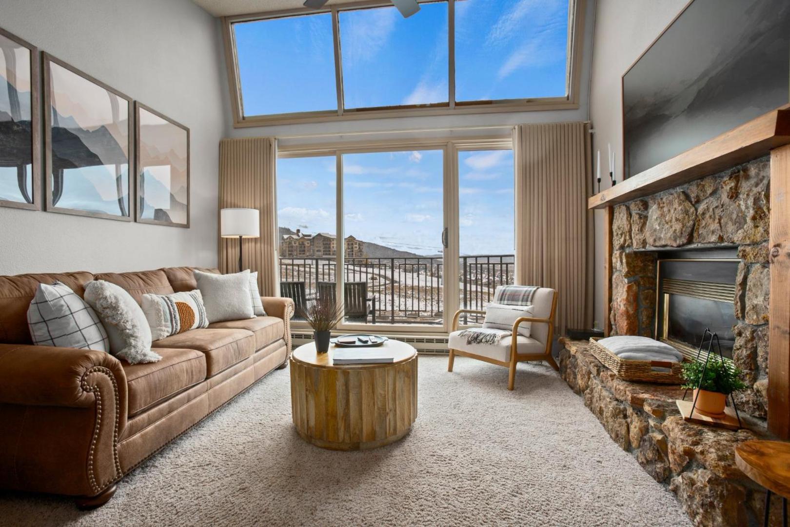 Foto 5: Pool, Hot Tub, Sauna, Ski In-Out, Amazing Ski Area Views, Top Floor Condo,