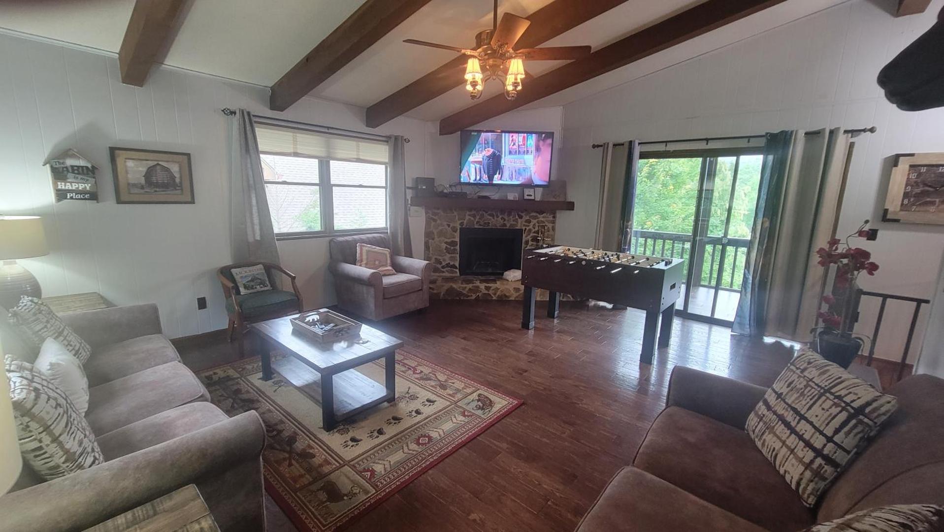 Фотография 3: MountScape, Escape to the Mountains! Private hot tub, MTN views