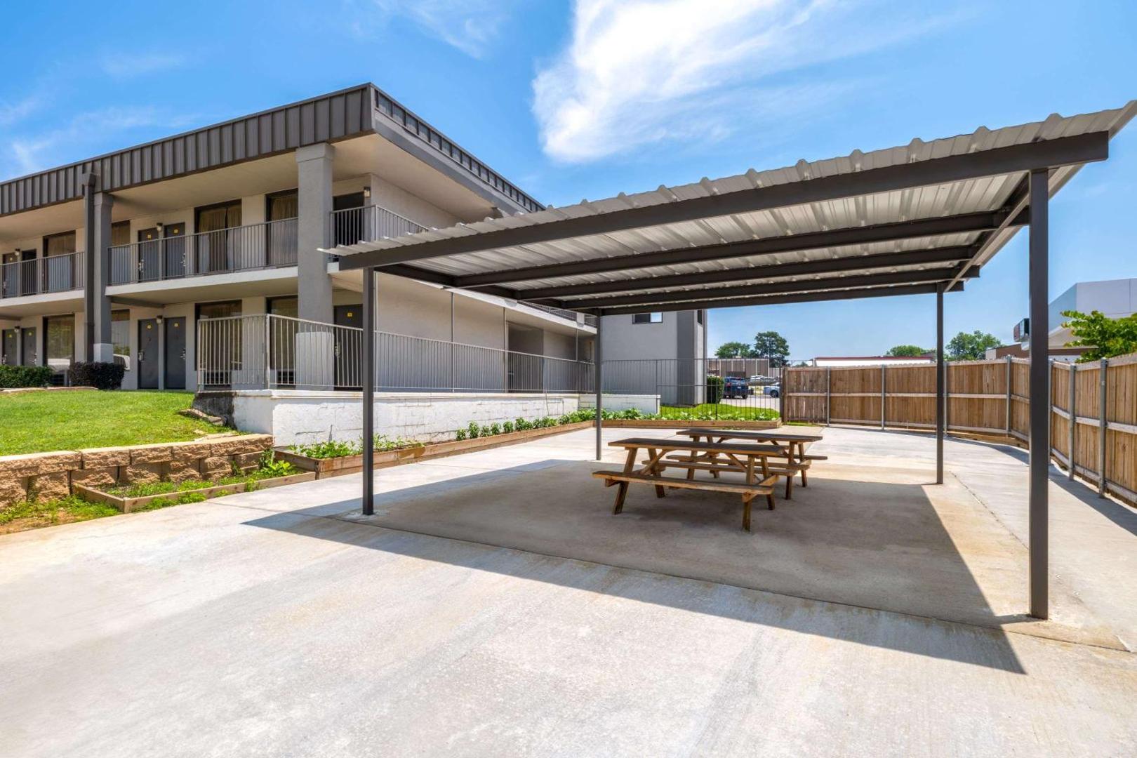 Foto 10: Super 8 by Wyndham Longview/North
