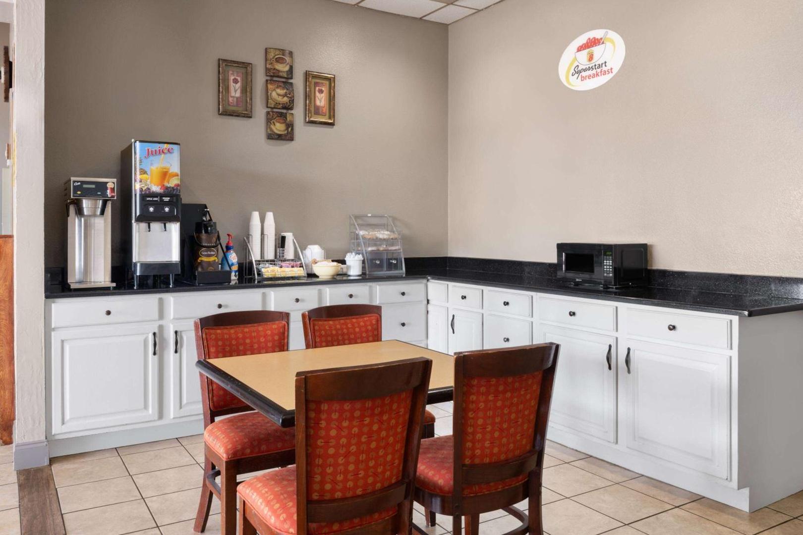 Foto 9: Super 8 by Wyndham Longview/North