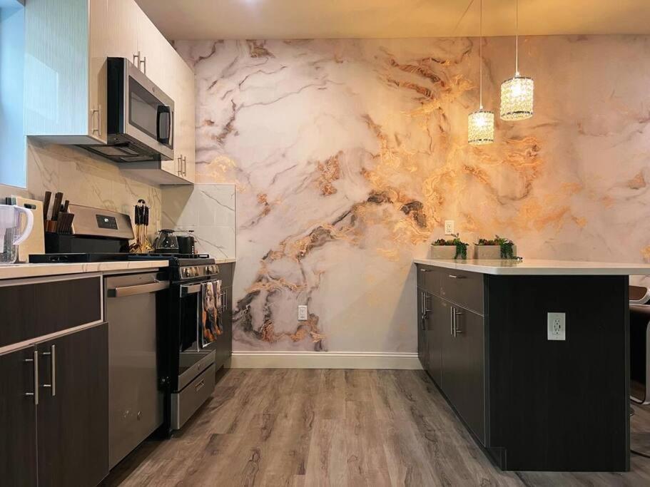 Fotografie 4: Spacious & Stylish 2BR 2BA - Easy NYC Commute