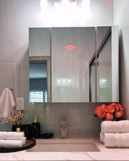 Fotografie 6: Spacious & Stylish 2BR 2BA - Easy NYC Commute