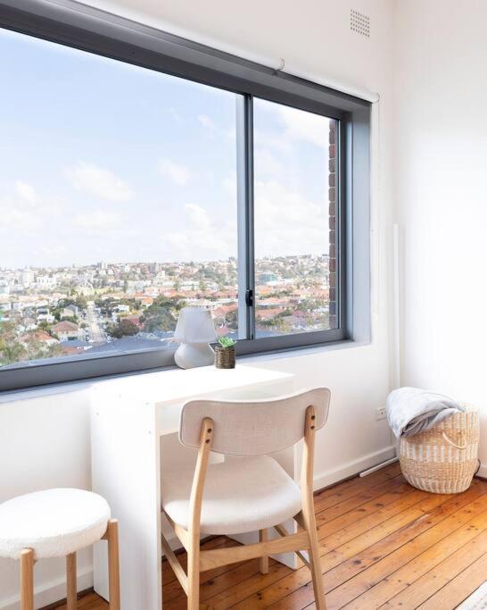 Φωτογραφία 10: Spacious & bright with ocean views Balcony