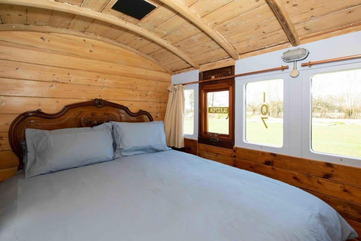 Zdjęcie 5: Unique & Comfy Remodelled Railway Carriage