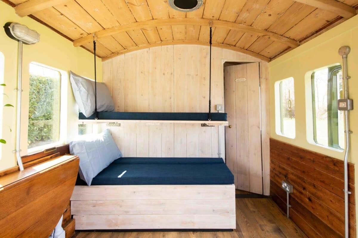 Zdjęcie 9: Unique & Comfy Remodelled Railway Carriage