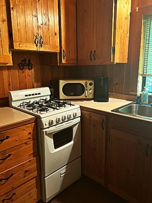 Photo 10 : Spacious, Custom-Built Log Cabin