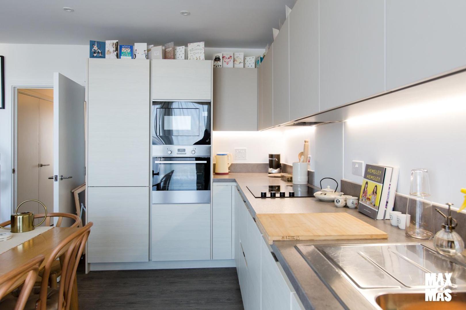 Foto 6: 2-Bed & 2 Bathroom, balcony & parking - Close to Dagenham East & Romford station