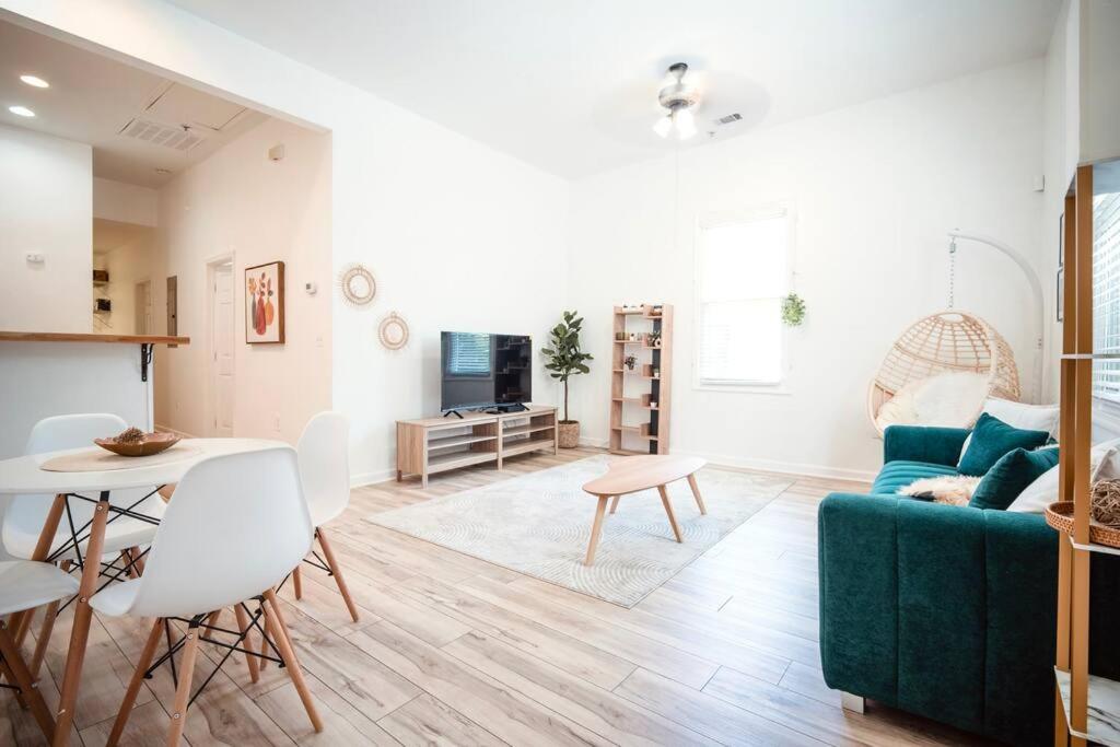Billede 6: 2BR Boho Chic Duplex, Savannah - Near Tybee Island!