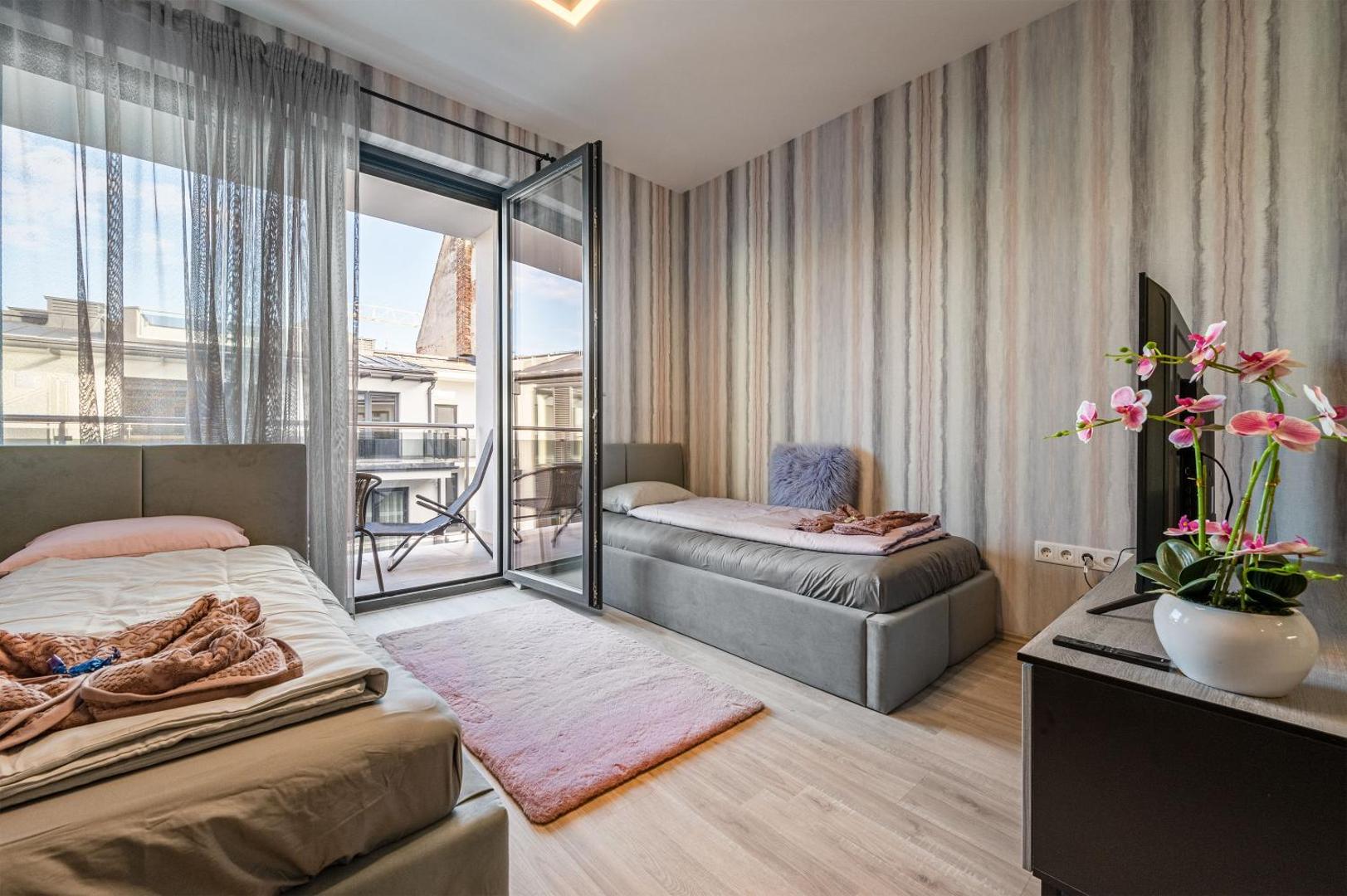 Kuva 7: Condos with Garage and Balcony in City Center