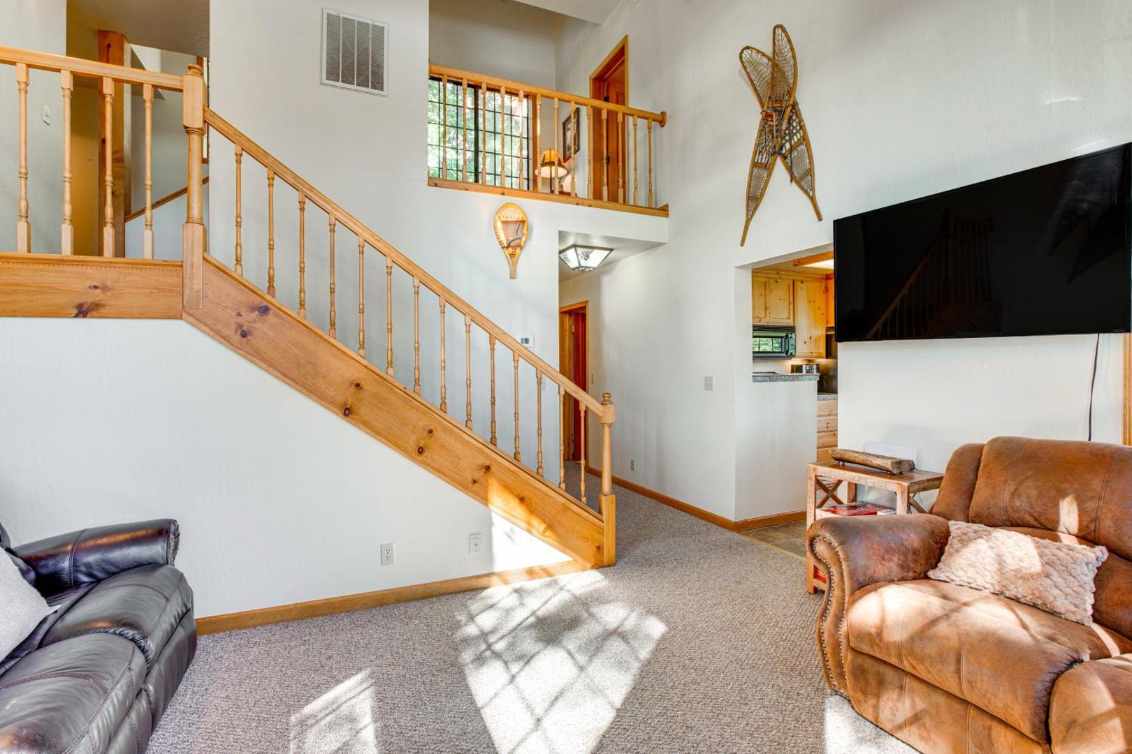 Kuva 5: Deck with Mountain Views Cabin in Bear Valley!