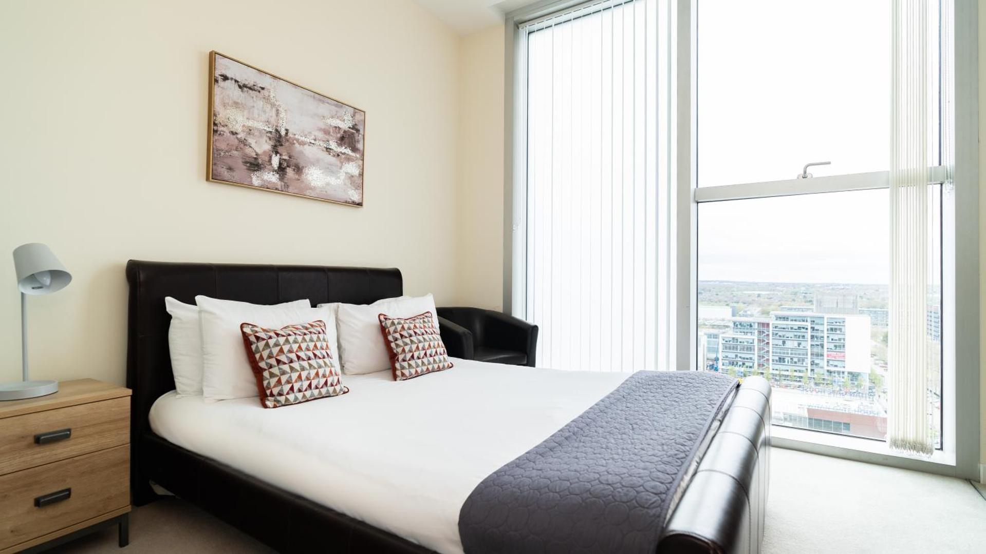 Φωτογραφία 3: Cotels at The HUB Serviced Apartments, Superfast Broadband, Central Location, Free Parking