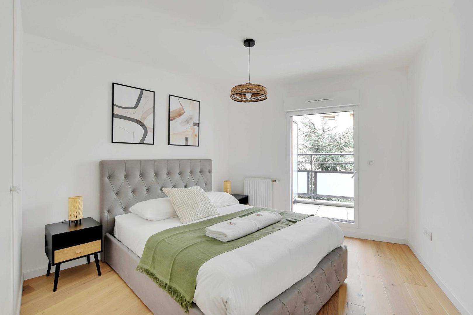 Bild 3: Chic Duplex with Rooftop -3BD-6P- Nogent-sur-Marne