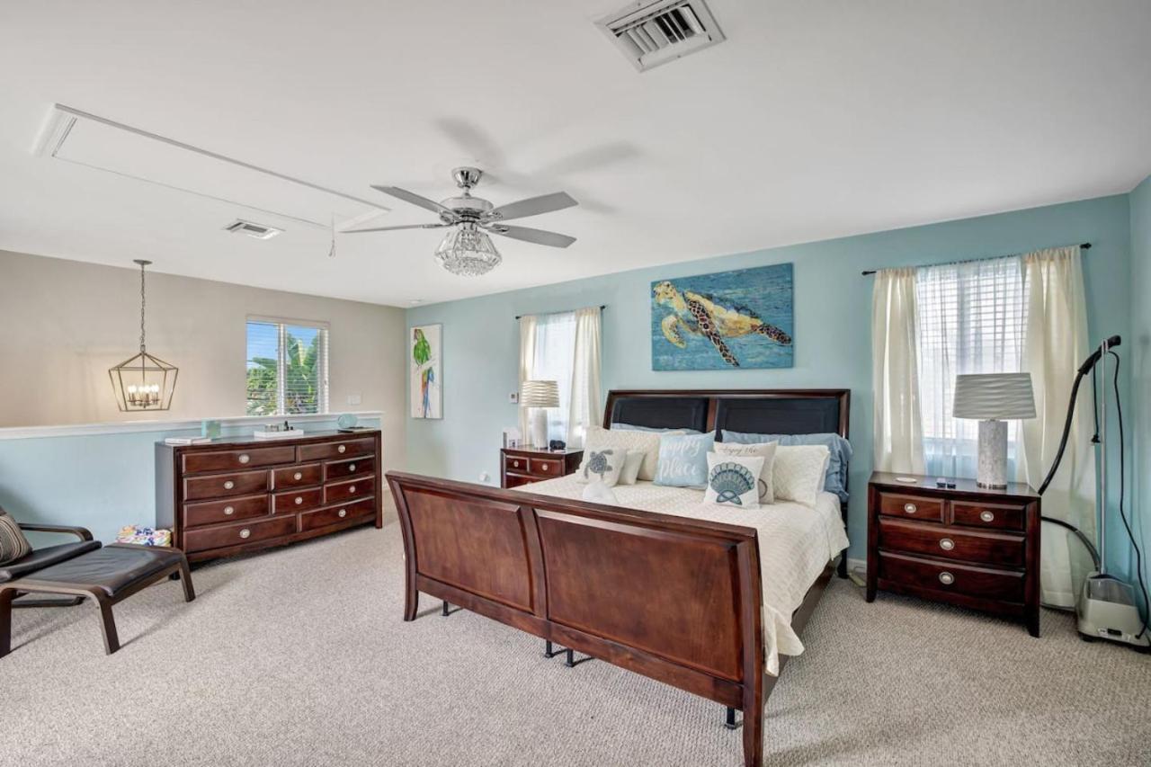 Foto 3: Beach Duplex - 3br 5ba Manor with Heated Pool