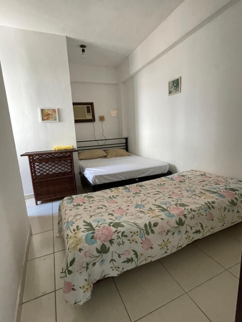Zdjęcie 6: Quarto, sala, cozinha e banheiro - ar condicionado - 2 minutos da praia do Porto Da Barra - 303-46