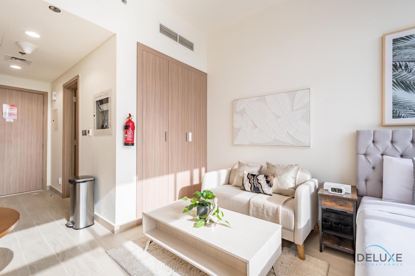 Zdjęcie 10: Spacious Studio with Community and Partial Burj Khalifa Views by Deluxe Holiday Homes