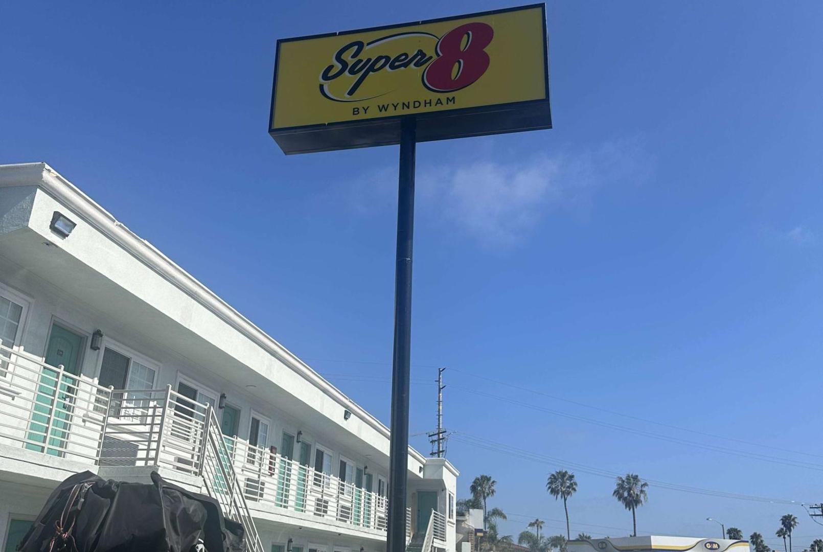 Foto 4: Super 8 by Wyndham Oceanside Downtown