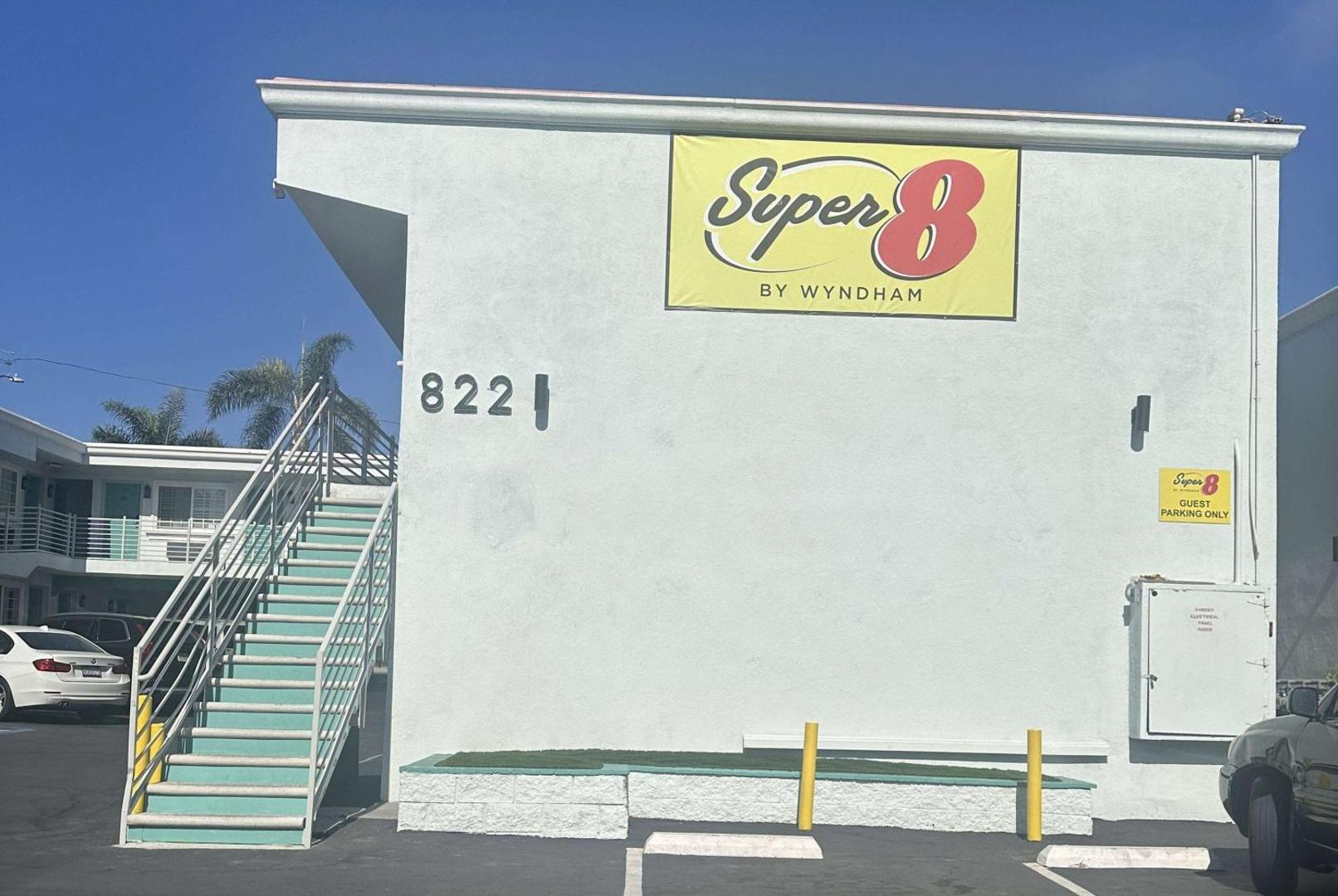 Foto 3: Super 8 by Wyndham Oceanside Downtown