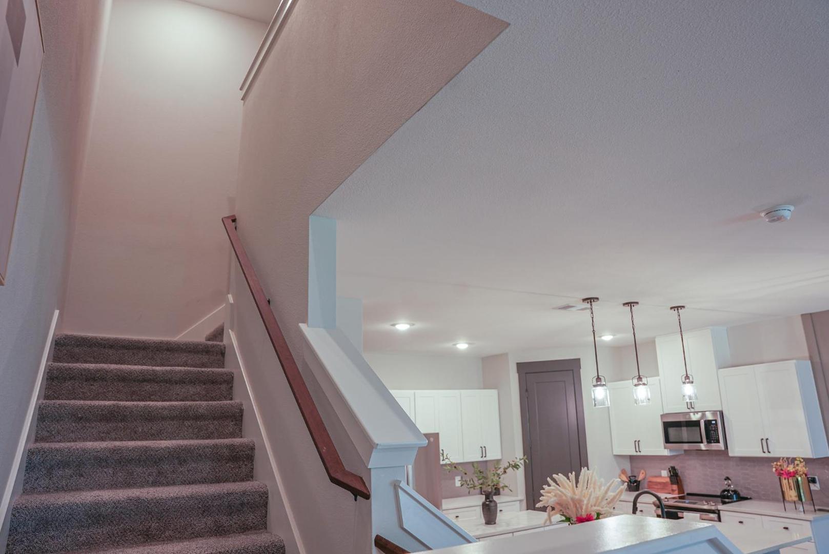 Loop, New Luxurious Large 3BR House, Sleeps 9 with Free Parking photo 8