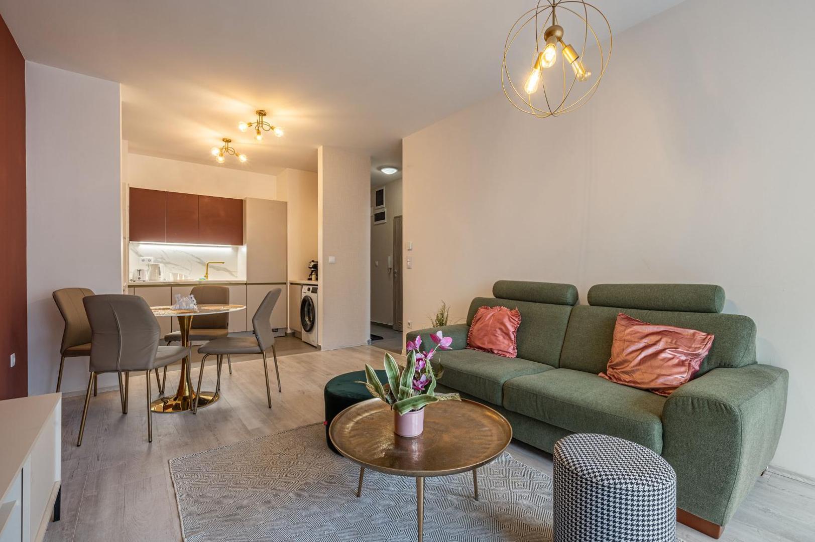 Kuva 10: Condos with Garage and Balcony in City Center