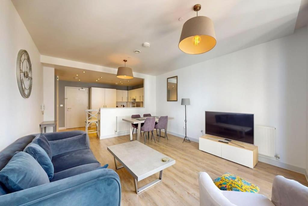 Foto 3: 1Bed Flat with city views - 1min walk to tube station