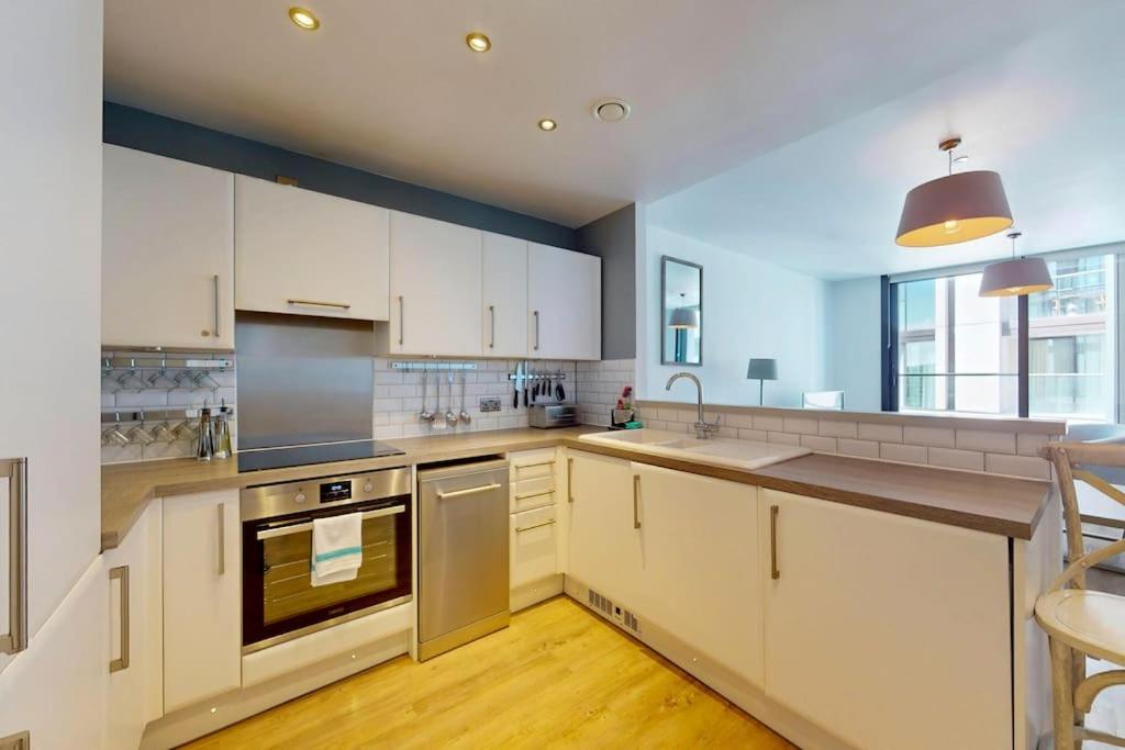 Foto 6: 1Bed Flat with city views - 1min walk to tube station