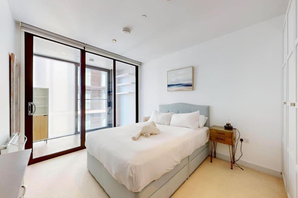 Foto 7: 1Bed Flat with city views - 1min walk to tube station
