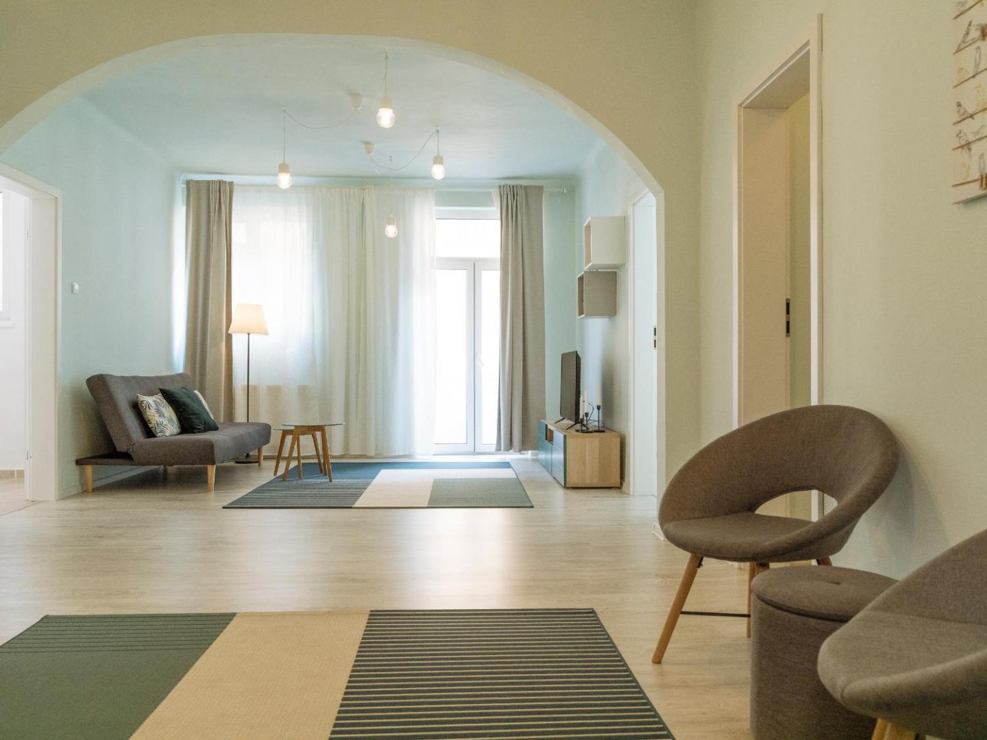 Foto 3: Spacious & Quiet - City Center - 2BR Apartment