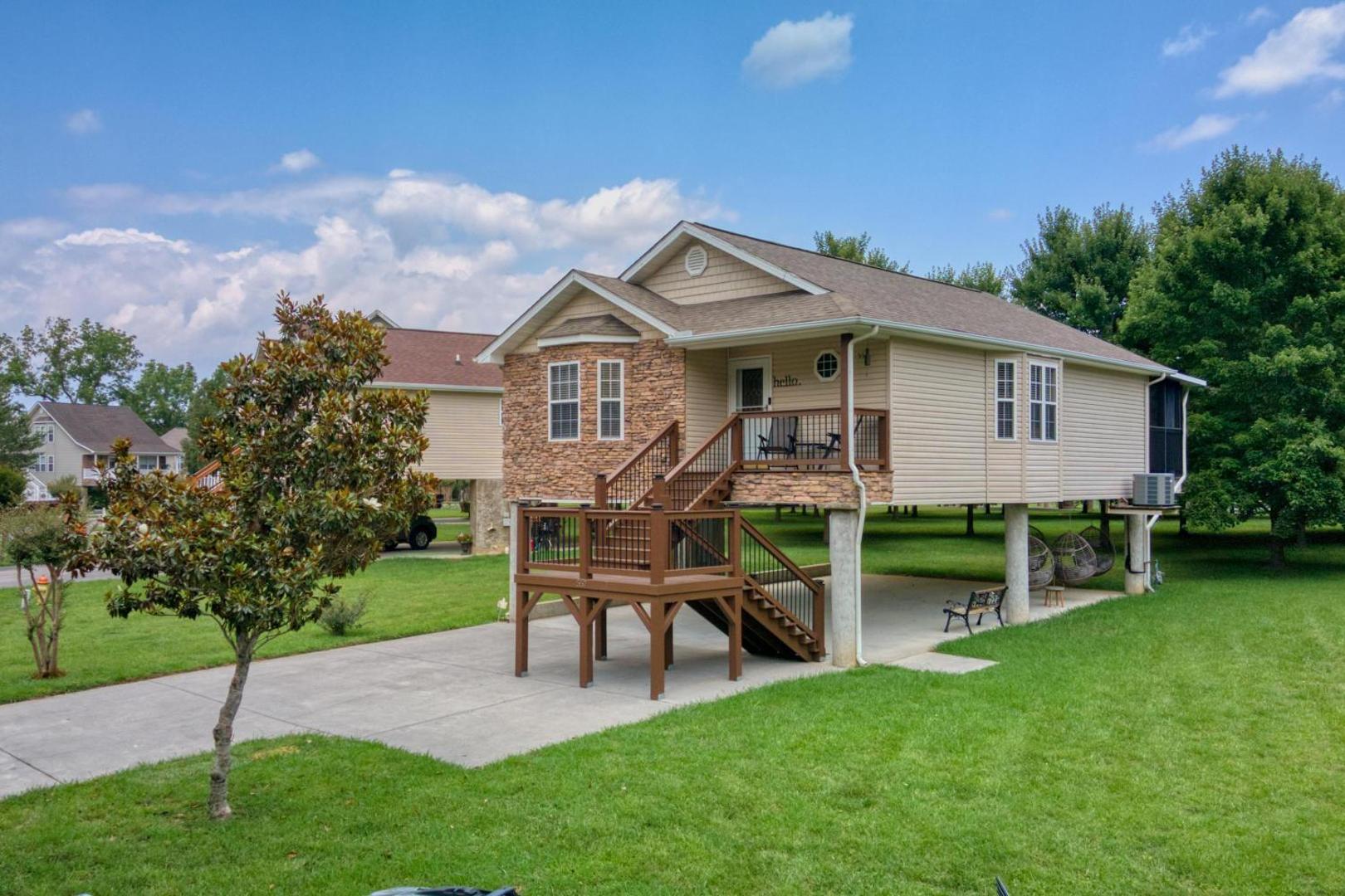 Фотография 7: Wind down in this 2 Bed Oasis with River Access Hot Tub and Outdoor Fun Sleeps 6 Comfortably