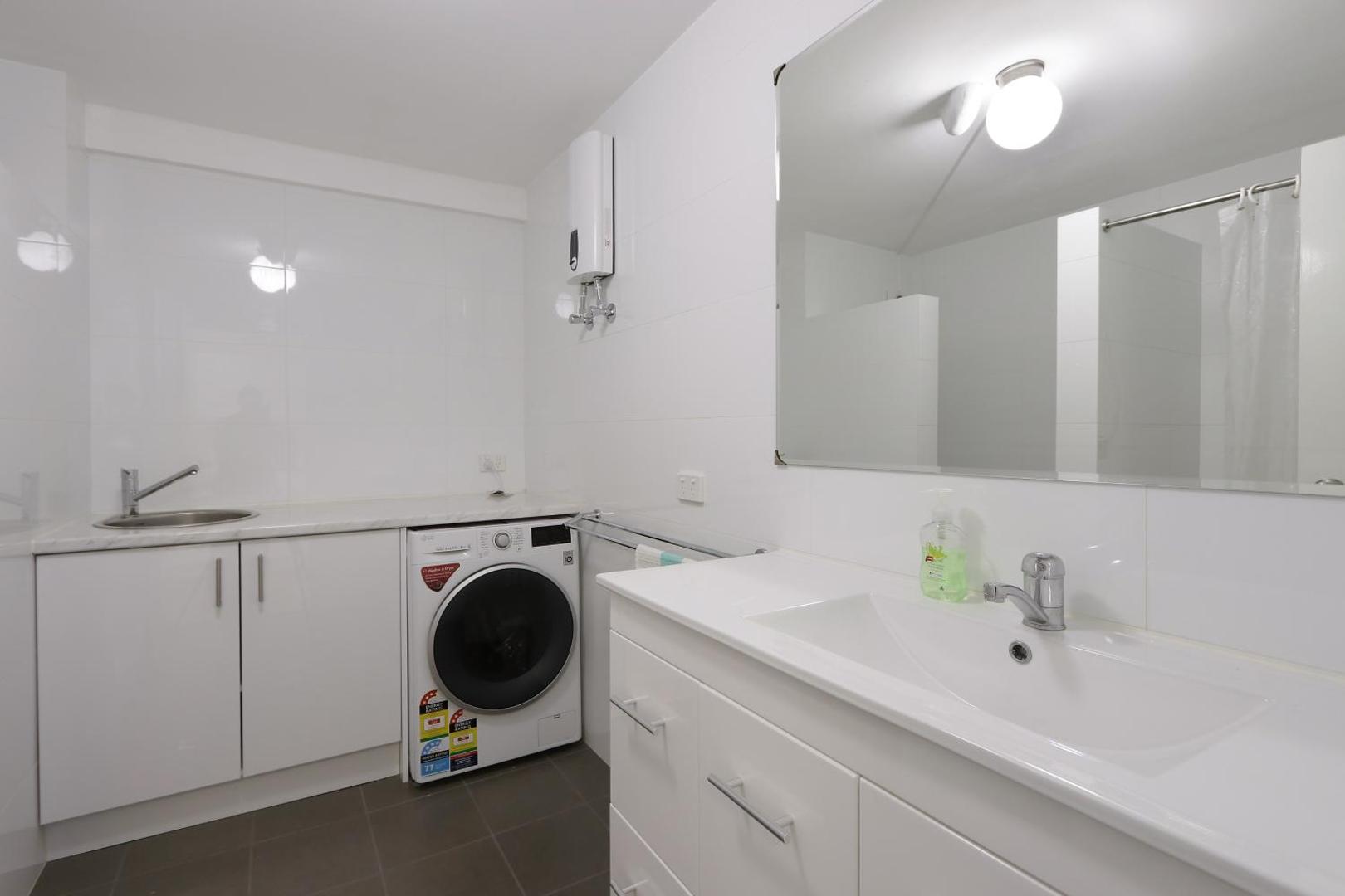 Fotografie 8: Light & Bright Apartment, 5 minute walk to the Beach
