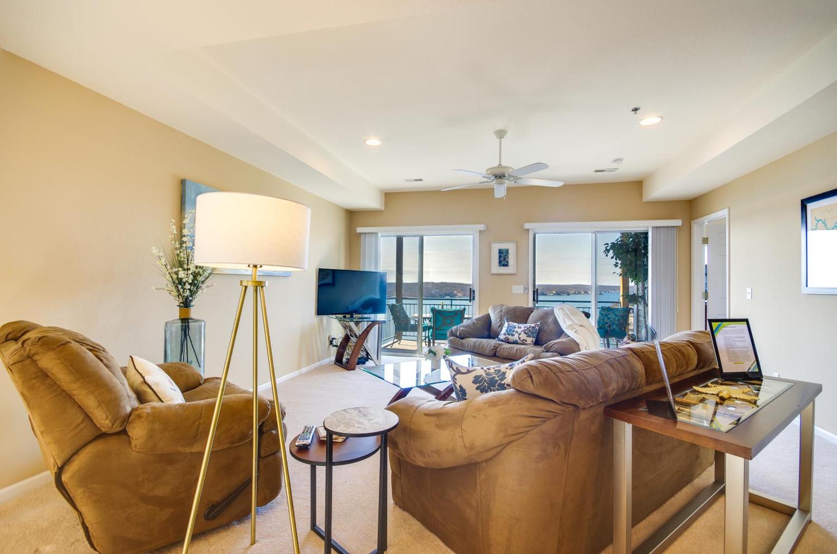 Foto 6: Family Condo w/ Views & Pool Access in Lake Ozark!