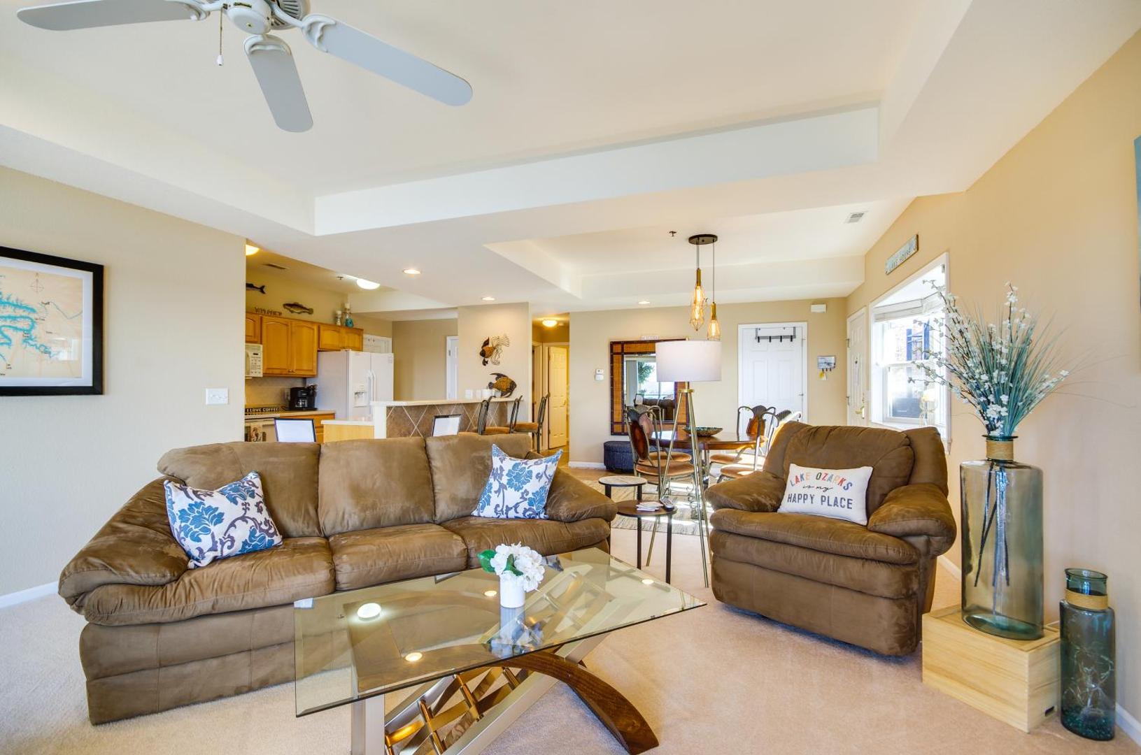 Foto 7: Family Condo w/ Views & Pool Access in Lake Ozark!