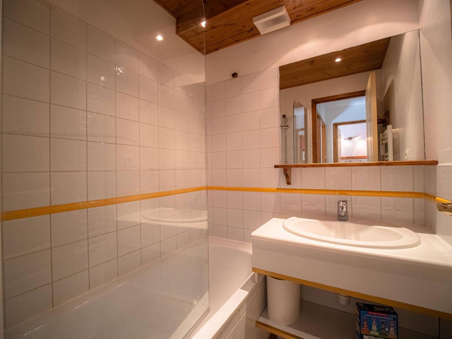 Fotografie 9: Studio divisible, proche pistes et commerces, terrasse sud - FR-1-356-237